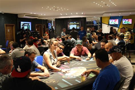 Clube literario curitiba poker